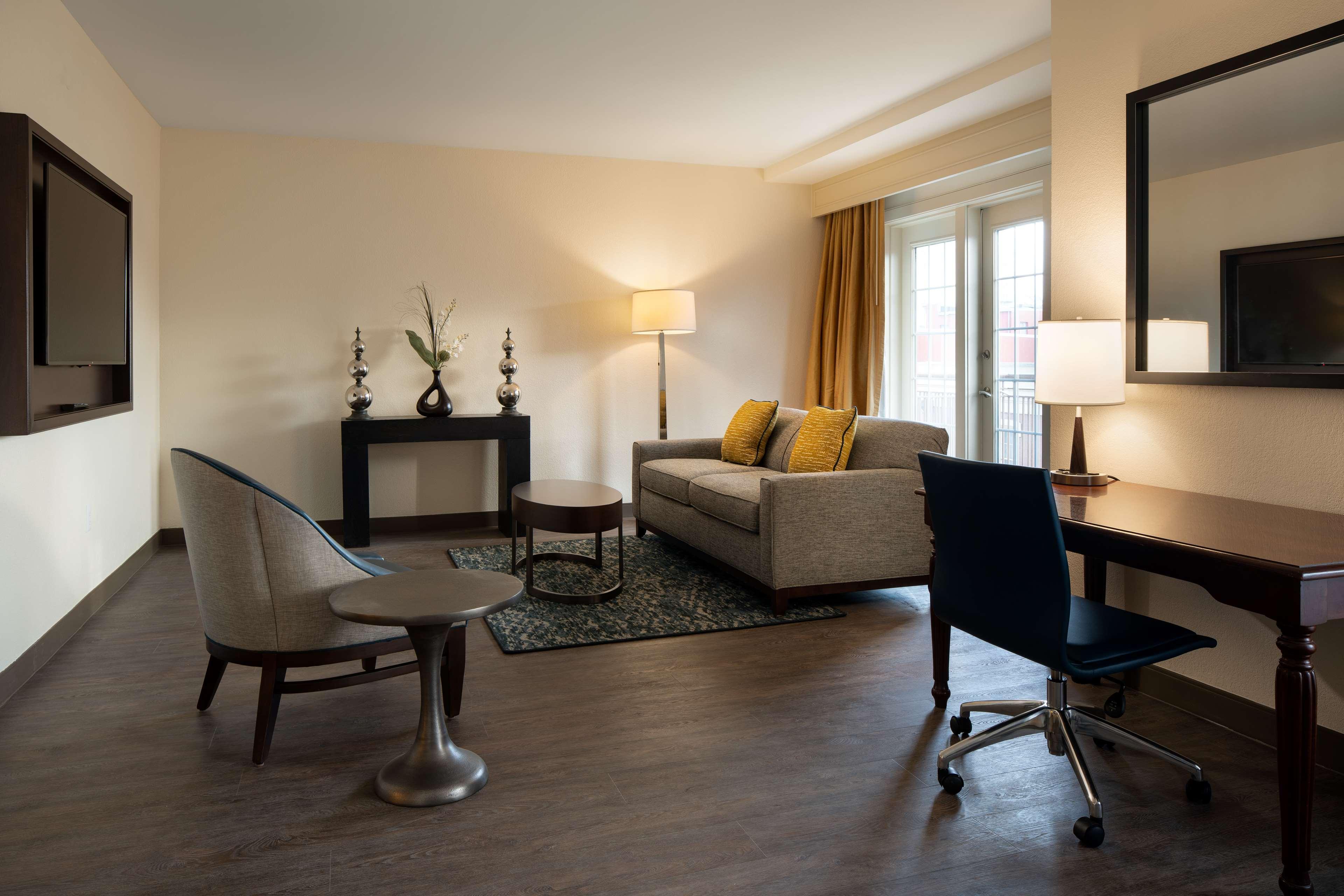 Embassy Suites By Hilton New Orleans Convention Center Екстериор снимка