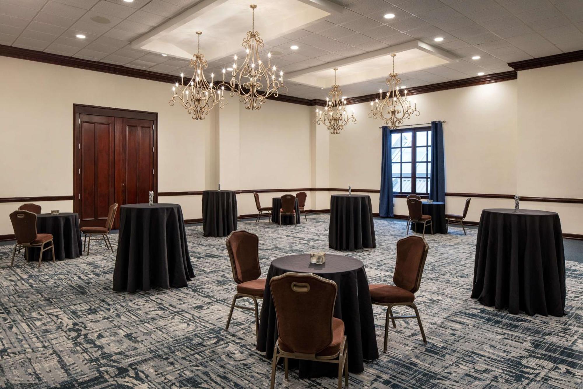 Embassy Suites By Hilton New Orleans Convention Center Екстериор снимка
